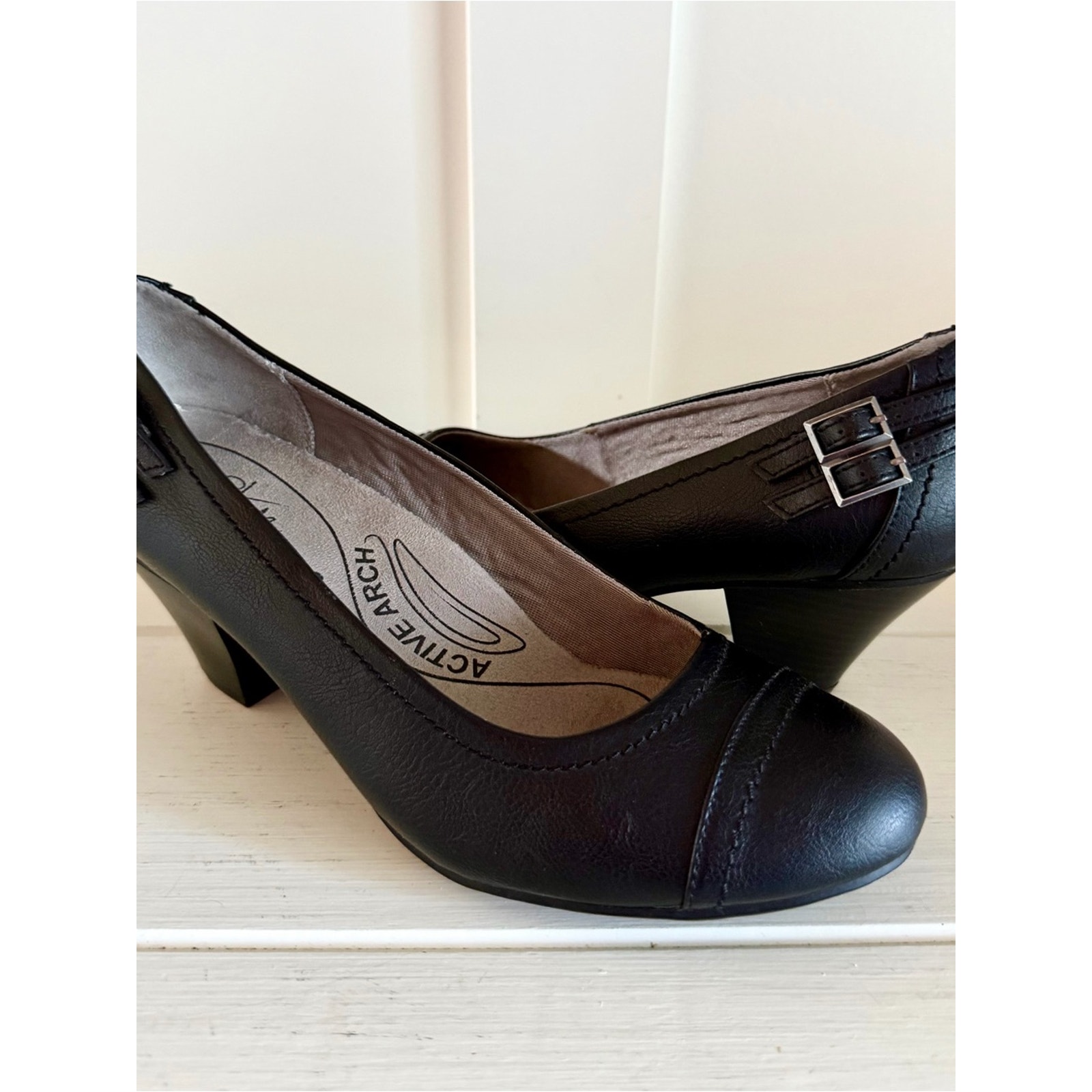 Lifestride 9.5 Give Black Faux Leather Comfort Casual Pumps Heels Buckle Detail — image 2 of 8